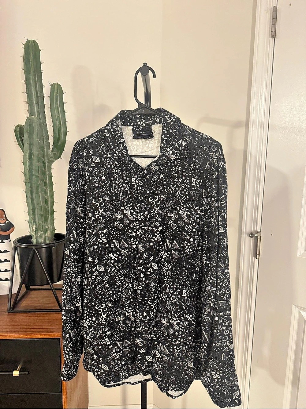 Zara Man Geometric Button Down in Black & White Size Large